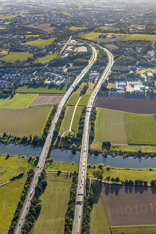 Aerial view, motorway A2, motorway bridges, river Weser, Weser bridge, Holtrup, Bad Oeynhausen, East Westphalia-Lippe, North Rhine-Westphalia, Germany, 2 bridges over the Weser, motorway, bridge, DE, Europe, aerial view, aerial photography, aerial photography, OLWBUCH, OWL, OWL-Buch, East Westphalia, overview, Unterloh, bird's-eye view, meadows and fields, birds-eyes view, overview