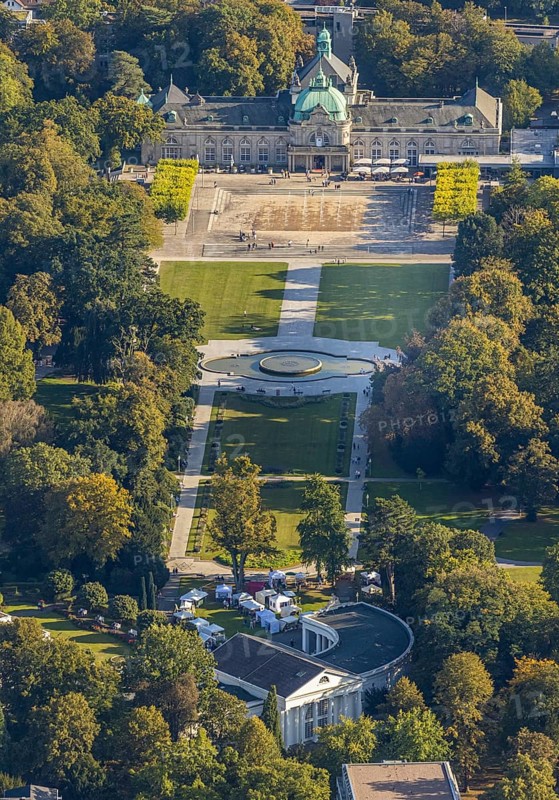 Aerial view, State Spa Bad Oeynhausen, GOP Varieté Theatre Kaiserpalais, Fountain in the spa gardens, Water fountain field on the Kurhausplatz, Wandelhalle, Bad Oeynhausen, East Westphalia-Lippe, North Rhine-Westphalia, Germany, DE, Europe, Fountain, In the spa gardens, culture, art, spa gardens, aerial photography, aerial photography, OLWBUCH, OWL, OWL-Buch, Ostwestfalen, theatre, overview, events, event location, bird's-eye view, birds-eyes view, cultural use, overview