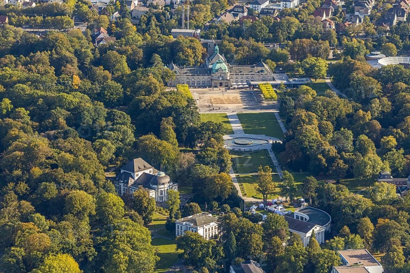 Aerial view, State Spa Bad Oeynhausen, GOP Varieté Theatre Kaiserpalais, fountain in the spa gardens, water fountain field on the Kurhausplatz, Wandelhalle, theatre in the spa gardens, Bad Oeynhausen, East Westphalia-Lippe, North Rhine-Westphalia, Germany, DE, Europe, fountain, In the spa gardens, culture, art, spa gardens, aerial photography, aerial photography, OLWBUCH, OWL, OWL-Buch, East Westphalia, drama, theatre, overview, events, event location, bird's-eye view, birds-eyes view, cultural use, overview