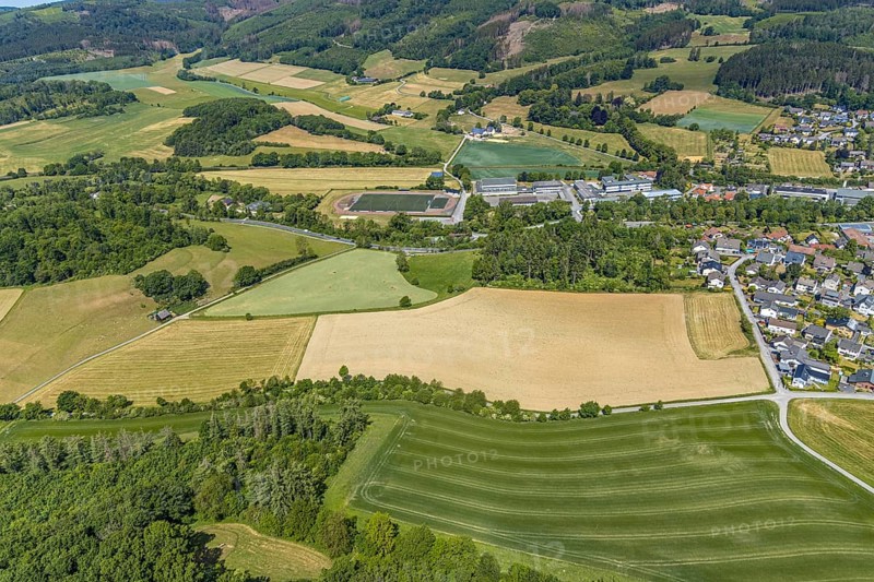 Aerial view, sports field SG Balve/Garbeck 23/21, triple gymnasium Balve, secondary school, community secondary school, Am Krumpaul, Balve, Sauerland, North Rhine-Westphalia, Germany, education, educational institution, DE, Europe, football pitch, football stadium, football club, secondary school, educational institute, aerial view, aerial photography, aerial photography, school, sport, sports facilities, sports field, sports facility, overview, bird's eye view, meadows and fields, birds-eyes view, overview