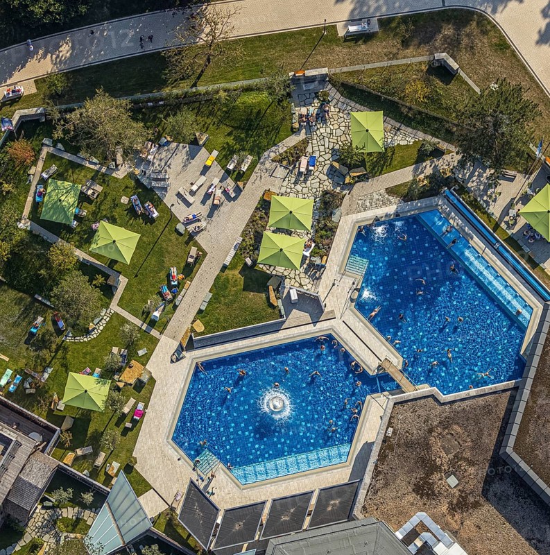Aerial view, Börde Therme Bad Sassendorf, Sassendorf, Bad Sassendorf, Kreis Soest, North Rhine-Westphalia, Germany, bathing establishment, bathing resort, DE, Europe, outdoor pool, leisure, garden road, green areas, Kreis-Soest-Buch, KreisSoestBuch, spa gardens, aerial view, aerial photography, aerial photography, swimming pool, swimming pool, thermal bath, overview, bird's-eye view, overview
