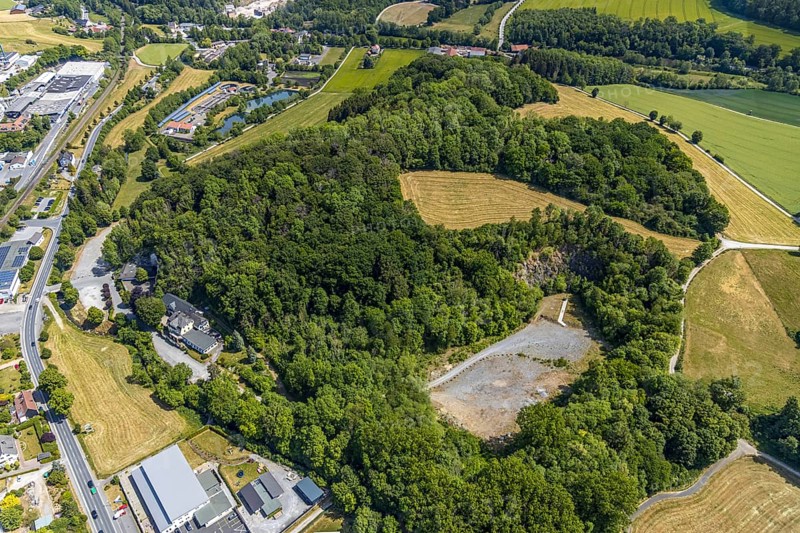 Aerial view, Balver Höhle, Helle industrial estate, Chemische Fabrik Wocklum Gebr. Hertin, Glärbach, Ruhrverband Kläranlage, Balve, Sauerland, North Rhine-Westphalia, Germany, DE, Europe, commercial enterprises, commercial area, commercial park, commercial location, commercial use, indoor cave, industrial area, industrial location, karst cave, sewage treatment plant, culture, art, aerial photograph, aerial photography, aerial photography, overview, events, venue, event location, bird's-eye view, water treatment plant, birds-eyes view, cultural use, overview