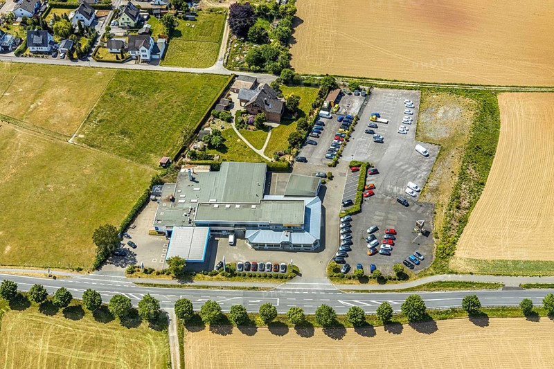 Aerial view, Opel Autohaus Carl Bichmann, Aral petrol station, Balve, Sauerland, North Rhine-Westphalia, Germany, DE, Europe, commercial enterprises, commercial area, commercial location, commercial use, aerial photograph, aerial photography, aerial photography, car parks, overview, bird's-eye view, birds-eyes view, overview, Langenholthausen