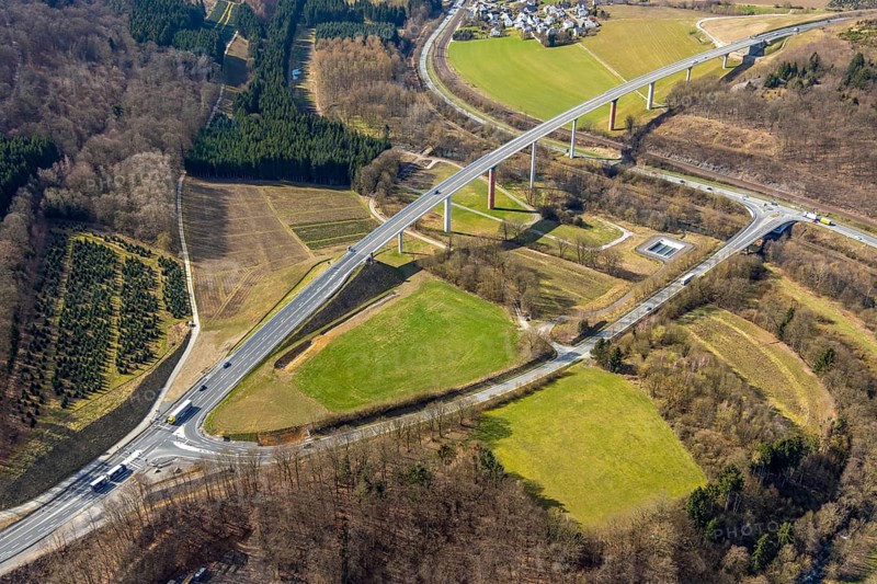 Aerial view, federal road B480n, Ruhrtalbrücke Bermecke, feeder road B7, Bestwig, North Rhine-Westphalia, Germany, motorway A46 extension, bridge, federal road B7, DE, Europe, aerial view, aerial photography, aerial photography, Sauerland, road traffic, overview, traffic, traffic volume, bird's eye view, birds-eyes view, overview