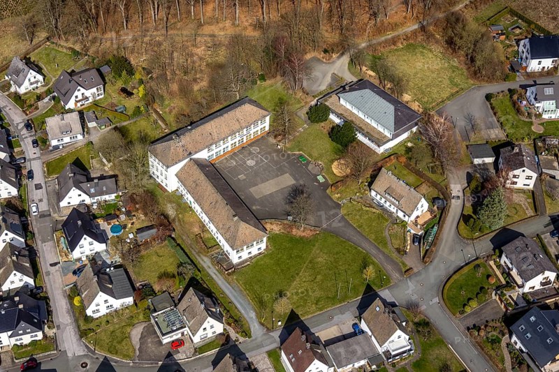 Aerial view, Anne-Frank-Schule Ostwig, gymnasium Ostwig, Bestwig, North Rhine-Westphalia, Germany, education, educational institution, DE, Europe, half-timbered houses, special school, property tax, real estate, educational institute, aerial photograph, aerial photography, aerial photography, Mallinckrodtstraße, school, overview, bird's eye view, residential complex, living and living, residential area, residential buildings, housing estate, birds-eyes view, overview