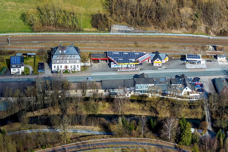 Aerial view, petrol station Esso Nuttlar, federal road B7, river Ruhr, Bestwig, North Rhine-Westphalia, Germany, car dealership Top, railway tracks, DE, Europe, river Schormecke, aerial view, aerial photography, aerial photography, petrol station, overview, bird's-eye view, overview