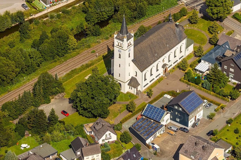 Aerial view, St. Andrew's Catholic Church, EKI-Therm company building with solar panel, Velmede, Bestwig, Sauerland, North Rhine-Westphalia, Germany, An der Andreaskirche, place of worship, railway tracks, DE, Europe, religious community, place of worship, church, parish, denomination, aerial view, aerial photography, aerial photography, photovoltaics, photovoltaic system, religion, solar, solar system, solar energy, solar power, overview, bird's-eye view, birds-eyes view, overview
