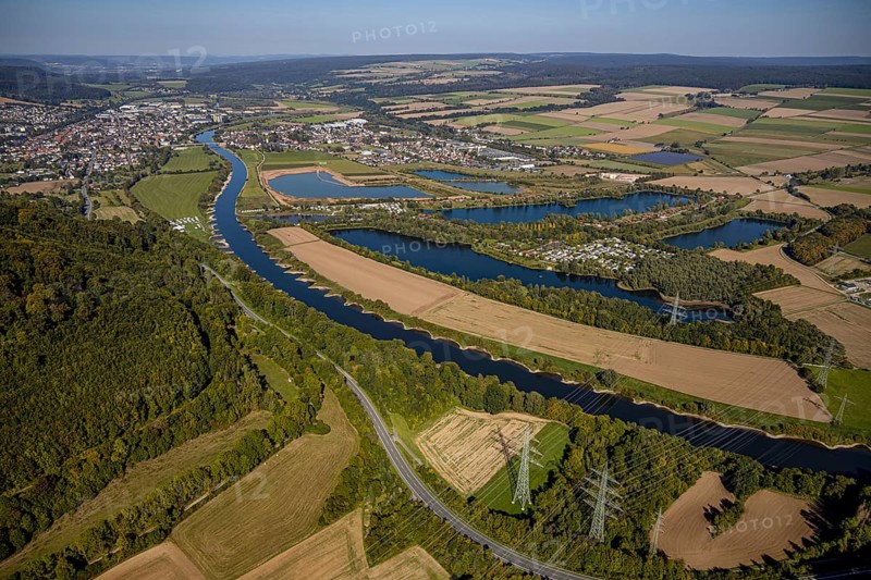 Aerial view, river Weser, Axelsee, camping site, marina Dreiländereck Lauenförde, view to Lauenförde, Würgassen, Beverungen, Ostwestfalen-Lippe, North Rhine-Westphalia, Germany, DE, Europe, aerial view, aerial photography, aerial photography, OLWBUCH, OWL, OWL-Buch, Ostwestfalen, overview, bird's eye view, meadows and fields, birds-eyes view, overview