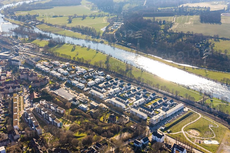 Aerial view, Ruhrauenpark Dahlhausen, new development area, river Ruhr, Dahlhausen, Bochum, Ruhr area, North Rhine-Westphalia, Germany, railway tracks, DE, Dr.-C.-Otto-Straße, single-family houses, Europe, property tax, real estate, aerial photography, aerial photography, terraced houses, overview, bird's eye view, residential area, living and living, residential area, quality of living, residential neighbourhood, housing estate, birds-eyes view, former Dahlhausen railway station, overview