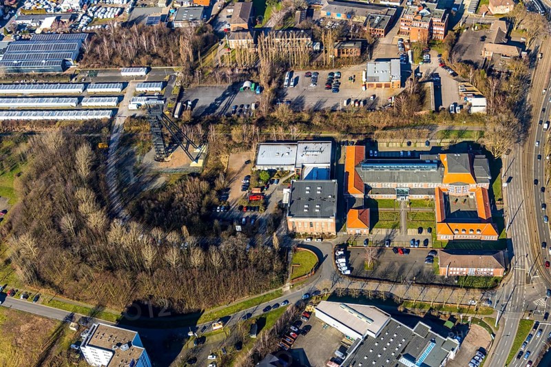 Aerial view, Technology and Start-up Centre Wattenscheid, colliery tower, winding tower, former colliery Holland Schacht 4, Leithe, Bochum, Ruhr area, North Rhine-Westphalia, Germany, mining, DE, Emil-Weitz-Straße, Europe, aerial view, aerial photography, aerial photography, photovoltaics, solar, solar plant, solar energy, solar energy, overview, bird's-eye view, Zipp Industries, birds-eyes view, overview