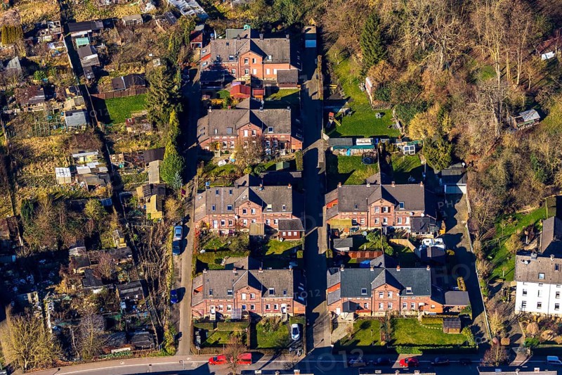 Aerial view, housing estate Am Ruhrort, terraced houses, workers' housing estate, colliery houses with front gardens, Dahlhausen, Bochum, Ruhr area, North Rhine-Westphalia, Germany, DE, monument protection, Europe, property tax, real estate, aerial view, aerial photography, aerial photography, overview, bird's-eye view, housing estate, living and living, residential area, residential buildings, quality of life, residential neighbourhood, housing estate, birds-eyes view, overview