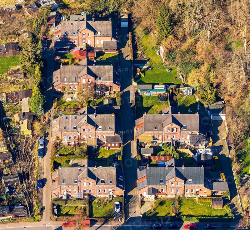 Aerial view, housing estate Am Ruhrort, terraced houses, workers' housing estate, colliery houses with front gardens, Dahlhausen, Bochum, Ruhr area, North Rhine-Westphalia, Germany, DE, monument protection, Europe, property tax, real estate, aerial view, aerial photography, aerial photography, overview, bird's-eye view, housing estate, living and living, residential area, residential buildings, quality of life, residential neighbourhood, housing estate, birds-eyes view, overview