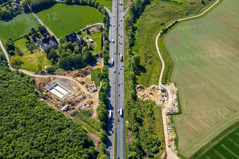 Aerial view, construction site Harpener Bach, Auf dem Sporkel, rainwater overflow basin Kirchharpener Bach, motorway A40, Bochum, Ruhr area, North Rhine-Westphalia, Germany, construction work, construction vehicles, construction area, construction site, building plots, construction crane, construction measure, construction project, construction site, DE, development, Europe, capacity requirements, aerial view, aerial photography, aerial photography, new construction, overview, bird's-eye view, overview