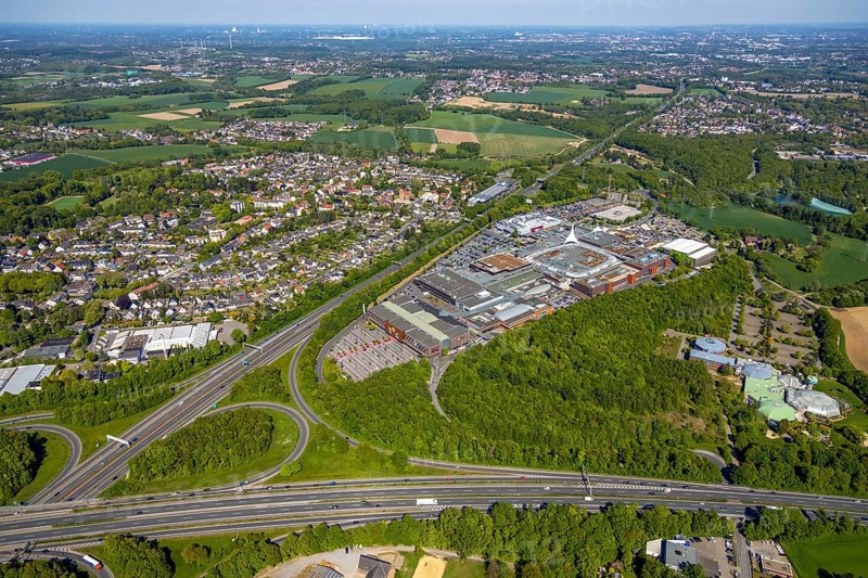 Aerial view, motorway junction Bochum, Ruhr Park shopping centre, Medi Therme, Bochum, Ruhr area, North Rhine-Westphalia, Germany, motorway A40, motorway A43, DE, shopping centre, shopping mall, shopping mile, shopping place, shopping centre, Europe, freight transport, freight traffic, aerial view, aerial photography, aerial photography, passenger traffic, shopping, shopping, road traffic, overview, traffic volume, bird's eye view, wellness facility, birds-eyes view, overview