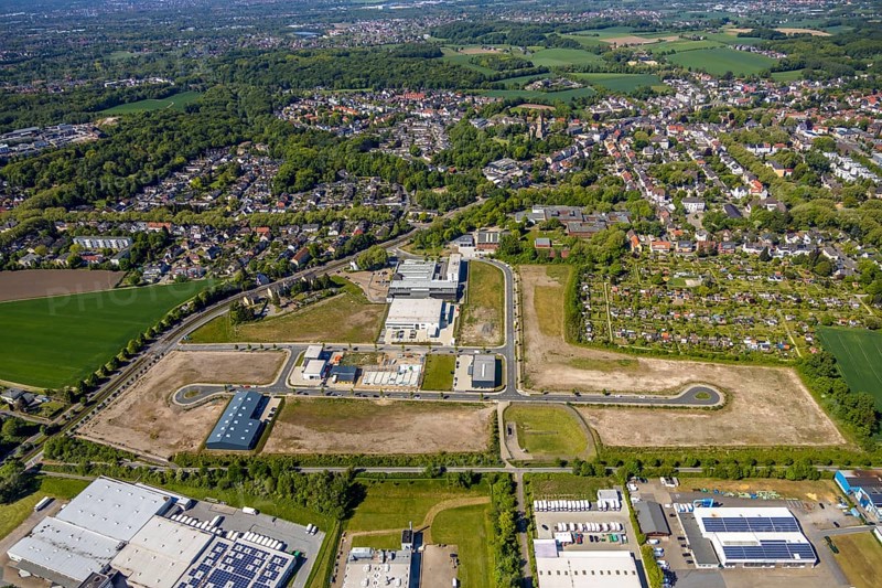 Aerial view, construction site, new industrial estate An der Salzstraße, district Hiltrop, Bochum, Ruhr area, North Rhine-Westphalia, Germany, railway tracks, BÄKO WEST eG, EnergieEffizienzZentrum Bochum, commercial area, commercial use, industrial area, industrial site, allotment garden site, allotment garden association, allotment garden association Friedlicher Nachbar Bochum-Gerthe, Lothringer Allee, aerial view, aerial photography, PATTBERG Maschinenbauteile GmbH, bird's eye view, birds-eyes view, overview, overview