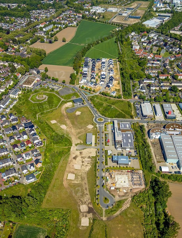 Aerial view, residential area Marie-Luise-Tanski-Straße, Hiltroper Höhe, commercial area Steiger-Stein-Straße, Bochum, Ruhr area, North Rhine-Westphalia, Germany, DE, single-family houses, Europe, commercial enterprises, commercial area, commercial area, commercial location, commercial use, property tax, hill, real estate, roundabout, landmark, aerial view, aerial photography, aerial photography, terraced houses, overview, bird's-eye view, housing estate, housing and living, residential area, residential houses, housing quality, residential area, housing estate, birds-eyes view, former Lothringen mine shaft IV, overview