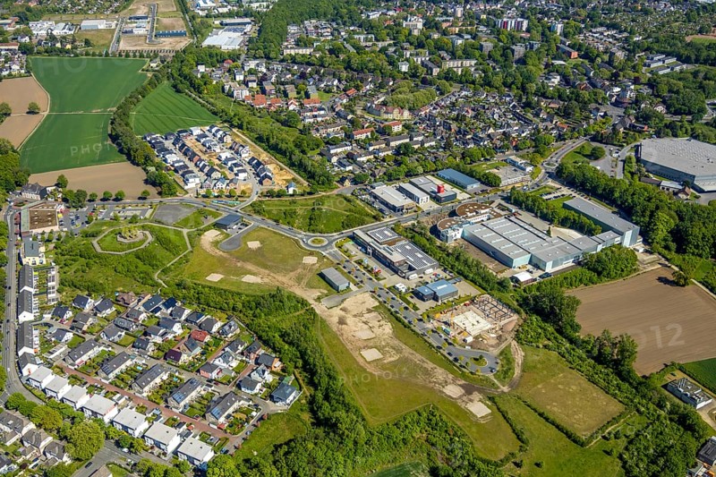 Aerial view, residential area Marie-Luise-Tanski-Straße, Hiltroper Höhe, commercial area Steiger-Stein-Straße, Bochum, Ruhr area, North Rhine-Westphalia, Germany, DE, single-family houses, Europe, commercial enterprises, commercial area, commercial area, commercial location, commercial use, property tax, hill, real estate, landmark, aerial view, aerial photography, aerial photography, terraced houses, overview, bird's-eye view, housing estate, housing and living, residential area, residential buildings, quality of living, residential neighbourhood, housing estate, birds-eyes view, former Lothringen colliery pit IV, overview