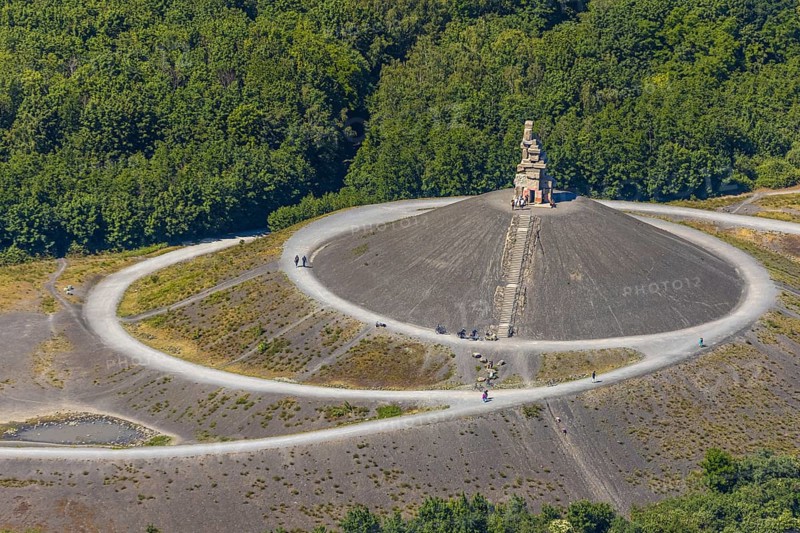 Aerial photograph, Rheinelbe slagheap, Ückendorf, Gelsenkirchen, on the outskirts of Bochum-Wattenscheid, Ruhr area, North Rhine-Westphalia, Germany, mining, slagheap, Bochum-Wattenscheid, DE, Europe, slagheap, landmark, landscape forms, landscape park, Leithestrasse, aerial photograph, aerial photography, aerial photography, industrial heritage route, pointed cone, table mountain, overview, bird's-eye view, former Rheinelbe colliery, overview