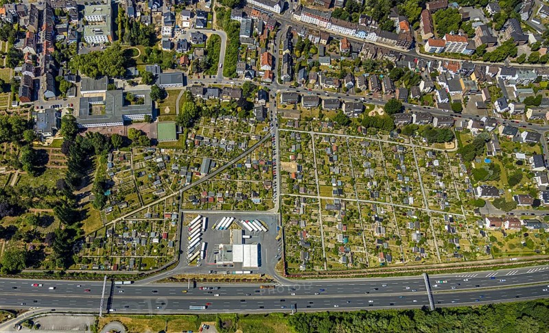 Aerial view, Shell petrol station, Vietingstraße, truck parking, motorway A40, allotment garden site Centrum Morgensonne, KGV am Dückerweg, Bochum-Wattenscheid, Ruhr area, North Rhine-Westphalia, Germany, DE, Europe, shapes and colours, community garden, freight transport, freight traffic, KGV, allotment garden, allotment garden site, allotment garden association, allotment gardener association, aerial view, aerial photography, aerial photography, car parks, passenger traffic, allotment garden, road traffic, petrol station, overview, traffic volume, bird's-eye view, overview, nature and road traffic, traffic infrastructure, Ruhr expressway