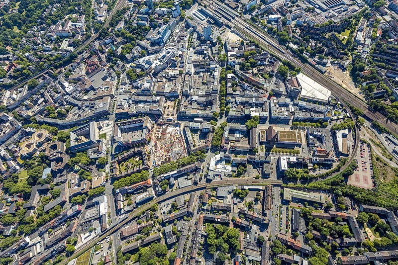 Aerial view, overview Bochum city centre vertical with Hans-Böckler-Straße, Viktoriastraße and old justice area, city hall, Bermuda triangle, with main station, Kruppwerke, Bochum, Ruhr area, North Rhine-Westphalia, Germany, DE, Europe, birds-eyes view, aerial view, aerial photography, aerial photography, overview, bird's eye view, urban planning, reconstruction measures, construction site, overplanning