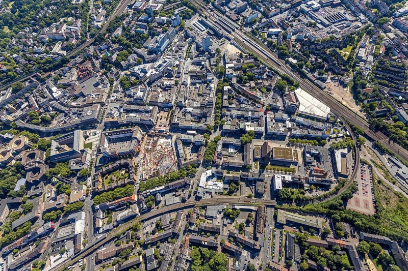 Aerial view, overview Bochum city centre vertical with Hans-Böckler-Straße, Viktoriastraße and old justice area, city hall, Bermuda triangle, with main station, Kruppwerke, Bochum, Ruhr area, North Rhine-Westphalia, Germany, DE, Europe, birds-eyes view, aerial view, aerial photography, aerial photography, overview, bird's eye view, urban planning, reconstruction measures, construction site, overplanning
