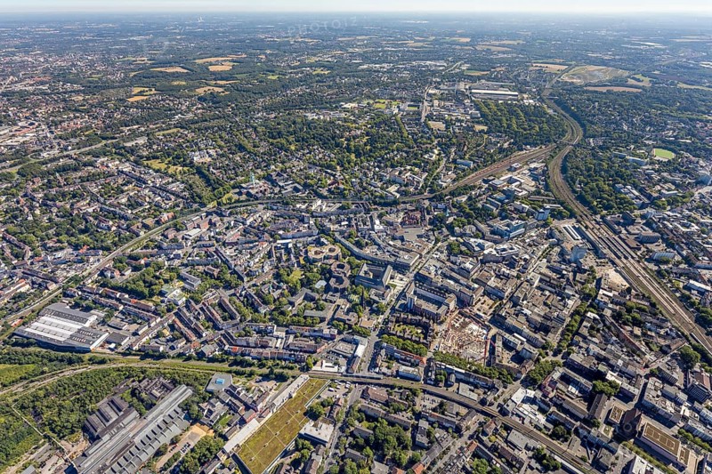 Aerial view, overview Bochum city centre from west to east with central station, Westring, Kruppwerke, Bochum, Ruhr area, North Rhine-Westphalia, Germany, DE, Europe, birds-eyes view, aerial photography, aerial photography, overview, bird's eye view, urban planning, reconstruction measures, construction site, overplanning