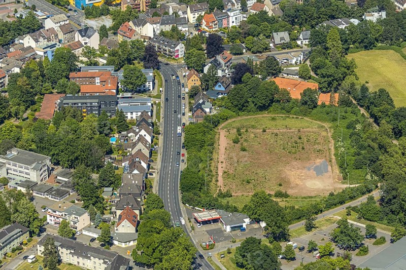 Aerial view, sports field Berliner Straße, tennis courts, Bochum-Wattenscheid, Ruhr area, North Rhine-Westphalia, Germany, An der Papenburg, DE, Europe, football pitch, aerial view, aerial photography, aerial photography, sports, sports facilities, sports field, sports venue, TOTAL petrol station, tennis, tennis facility, overview, bird's-eye view, overview