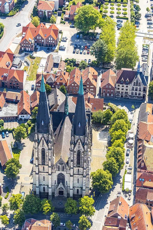 Aerial view, Dom St. Ludgerus Billerbeck, Billerbeck, Münsterland, North Rhine-Westphalia, Germany, place of worship, DE, cathedral, cathedral alley, Europe, religious community, property tax, hall church, holy place, real estate, Catholic pilgrimage church, cathedral, church, parish, denomination, aerial photograph, aerial photography, aerial photography, local view, town centre, Propsteikirche St. Ludgerus, transept, religion, religious site, townscape, city centre, overview, bird's-eye view, landmark, residential area, residential area, residential buildings, residential quality, housing estate, birds-eyes view, historical, overview