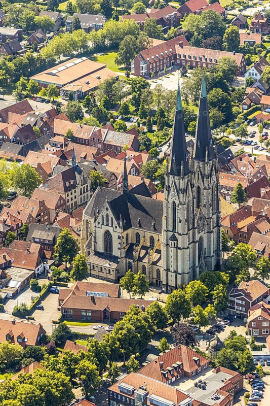 Aerial view, Dom St. Ludgerus Billerbeck, Billerbeck, Münsterland, North Rhine-Westphalia, Germany, place of worship, education, educational institution, DE, cathedral, Domgasse, Europe, religious community, primary school, property tax, hall church, holy place, real estate, Kath. Ludgeri-Grundschule, Kath. pilgrimage church, cathedral, church, parish, denomination, educational institute, aerial view, aerial photography, aerial photography, town view, town centre, provost church St. Ludgerus, transept, religion, religious site, school, townscape, city centre, overview, bird's-eye view, landmark, residential area, living and life, residential area, residential buildings, residential quality, housing estate, birds-eyes view, historical, overview