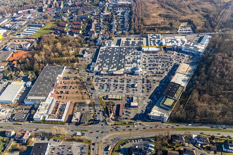 Aerial view, Hannibal-Center, shopping centre, Hofstede, Bochum, Ruhr area, North Rhine-Westphalia, Germany, Bochum-Riemke, DE, shopping centre, shopping markets, shopping plaza, Europe, specialist markets, aerial view, aerial photography, aerial photography, local supply centre, car parks, overview, bird's-eye view, overview