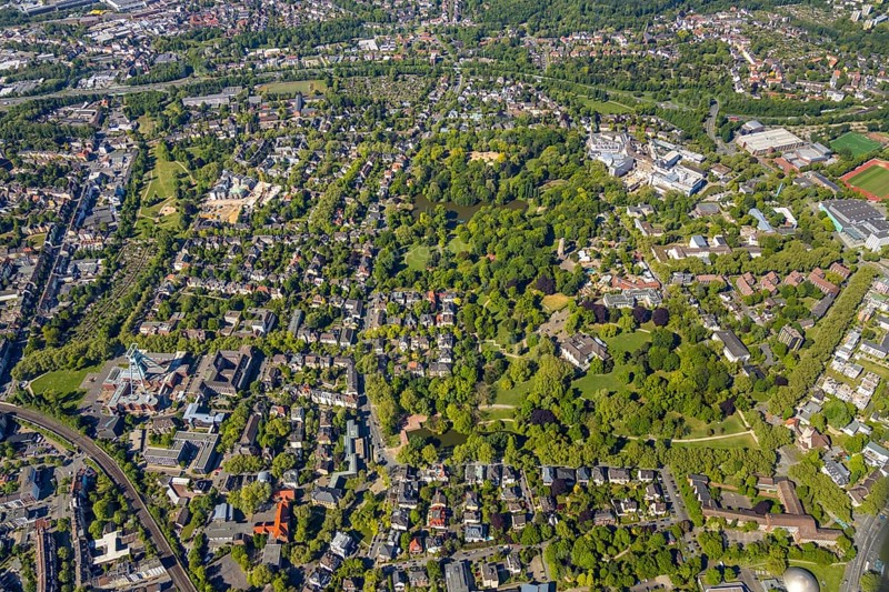 Aerial view, City Park, Zoo and Fossilium Bochum, Bismarck Tower, St. Josef-Hospital - Katholisches Klinikum Bochum, Bochum, Ruhr area, North Rhine-Westphalia, Germany, DE, recreation, Europe, leisure activities, healthcare, green area, green spaces, green belt, hospital, clinic, clinic, hospital, aerial view, aerial photography, aerial photography, medical facility, medical aid, emergency service, park, park area, zoo, overview, bird's eye view, birds-eyes view, overview, medical care