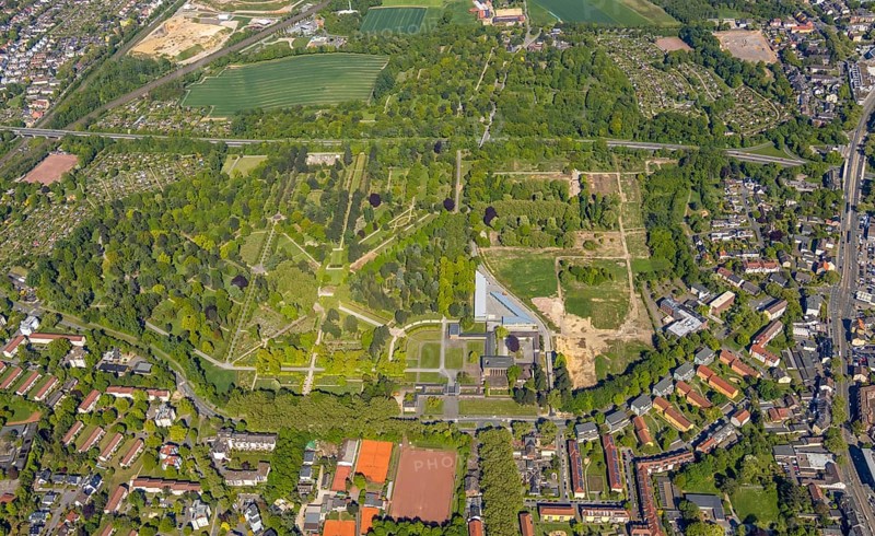 Aerial view, main cemetery, volunteer fire brigade Altenbochum, Bochum, Ruhr area, North Rhine-Westphalia, Germany, burial site, fire fighter, fire protection, fire watch, DE, Europe, fire station, fire brigade, cemetery, memorial, place of worship, aerial photograph, aerial photography, aerial photography, rescue station, resting place, overview, bird's-eye view, bird's-eye view, overview