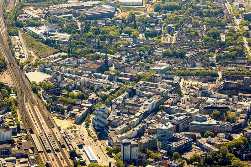 Aerial view, city centre view, Bochum central station, demolition of multi-storey car park P7, construction site for new multi-storey car park, Bochum, Ruhr area, North Rhine-Westphalia, Germany, railway tracks, railway station, construction area, construction site, building site, construction project, construction site, DE, Deutsche Bahn AG, Europe, central station, main station, Lueg high-rise building, aerial view, aerial photography, aerial photography, Mercure Hotel Bochum City, new building, overview, bird's-eye view, overview