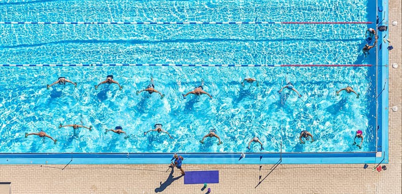 Schwimmverein Blau-Weiß Bochum 1896 e. V., outdoor swimming pool Am Wiesengrund, swimming pool, water gymnastics, Wiemelhausen, Bochum, Ruhr area, North Rhine-Westphalia, Germany, DE, Europe, aerial view, birds-eyes view, aerial photography, aerial photography, overview, overview, bird's eye view, blue water, outdoor pool, bathers, swimmers, leisure time