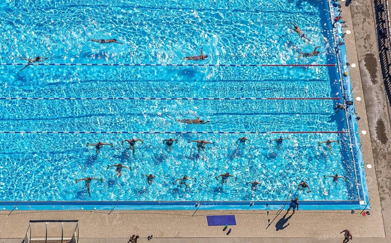Schwimmverein Blau-Weiß Bochum 1896 e. V., outdoor swimming pool Am Wiesengrund, swimming pool, water gymnastics, Wiemelhausen, Bochum, Ruhr area, North Rhine-Westphalia, Germany, DE, Europe, aerial view, birds-eyes view, aerial photography, aerial photography, overview, overview, bird's eye view, blue water, outdoor pool, bathers, swimmers, leisure time