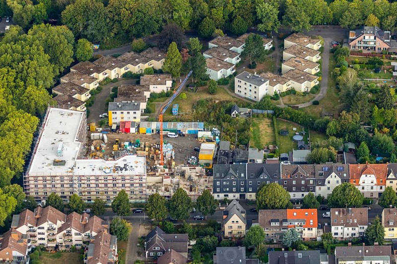 Aerial view, residential quarter with care facility Am Beisenkamp, Wattenscheid, Bochum, Ruhr area, North Rhine-Westphalia, Germany, construction work, building, building area, building site, building plots, building crane, construction project, building site, Bochum-Wattenscheid, DE, Europe, property tax, green trees, real estate, capacity requirements, Koschany und Zimmer Architekten KZA, aerial view, aerial photography, aerial photography, new building, Parkstraße, Wattenscheid district, overview, bird's-eye view, growth, becoming and growing, housing estate, living and living, residential area, residential buildings, residential quality, residential neighbourhood, housing estate, birds-eyes view, overview