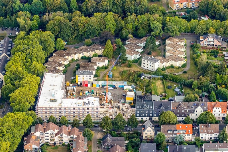 Aerial view, residential quarter with care facility Am Beisenkamp, Wattenscheid, Bochum, Ruhr area, North Rhine-Westphalia, Germany, construction work, building, building area, building site, building plots, building crane, construction project, building site, Bochum-Wattenscheid, DE, Europe, property tax, green trees, real estate, capacity requirements, Koschany und Zimmer Architekten KZA, aerial view, aerial photography, aerial photography, new building, Parkstraße, Wattenscheid district, overview, bird's-eye view, growth, becoming and growing, housing estate, living and living, residential area, residential buildings, residential quality, residential neighbourhood, housing estate, birds-eyes view, overview