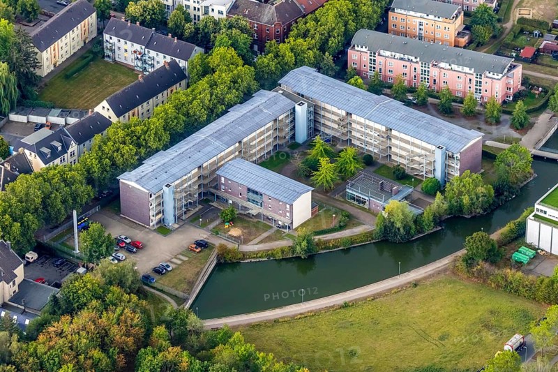 Aerial view, retirement home Weststraße, housing estate at the pond Weststraße, Leithe, Bochum, Ruhr area, North Rhine-Westphalia, Germany, retirement home, care and nursing, Bochum-Wattenscheid, DE, Europe, aerial view, aerial photography, aerial photography, care facility, lake, retirement home, retirement residence, retirement home, retirement centre, district Wattenscheid, pond, overview, bird's eye view, Wattenscheid, birds-eyes view, overview