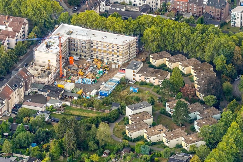 Aerial view, residential quarter with care facility Am Beisenkamp, Wattenscheid, Bochum, Ruhr area, North Rhine-Westphalia, Germany, construction work, building, building area, building site, building plots, building crane, construction project, building site, Bochum-Wattenscheid, DE, Europe, property tax, green trees, real estate, capacity requirements, Koschany und Zimmer Architekten KZA, aerial view, aerial photography, aerial photography, new building, Parkstraße, Wattenscheid district, overview, bird's-eye view, growth, becoming and growing, housing estate, living and living, residential area, residential buildings, residential quality, residential neighbourhood, housing estate, birds-eyes view, overview