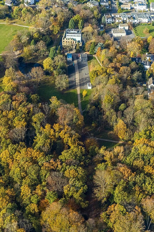 Weitmarer palace gardens, Kubus Museum in der Ruine Haus Weitmar, Weitmar, Bochum, Ruhr area, North Rhine-Westphalia, Germany, DE, Europe, green trees, autumn colours, culture, art, art museum, aerial view, aerial photograph, aerial photography, aerial photography, museum, Nevelstraße, ruin, overview, bird's eye view, birds-eyes view, overview