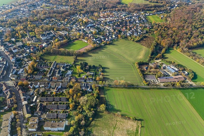 Meadow areas Gerther Straße, sports field Ballspielverein Hiltrop 1912, Detert Zuchttiere Vermehrungsbetrieb Herne, Gerthe, Bochum, Ruhr area, North Rhine-Westphalia, Germany, DE, Europe, football pitch, football stadium, football club, health care, property tax, green trees, hospital, real estate, clinic, clinic centre, hospital, aerial view, aerial photograph, aerial photography, aerial photography, medical facility, medical assistance, emergency service, sports, sports facilities, sports field, sports facility, stadium, overview, vein centre Maria-Hilf-Krankenhaus, bird's-eye view, residential area, living and life, residential area, residential buildings, quality of life, residential area, housing estate, birds-eyes view, overview, medical care