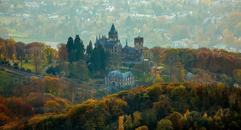 Drachenburg Castle in colourful autumn leaves, Rhine Valley, Königswinter, Siebengebierge between Königswinter and Bad Honnef, autumn leaves, North Rhine-Westphalia, Germany, Europe, aerial photo, birds-eyes view, aerial photograph, aerial photography, aerial photography, overview, bird's eye view