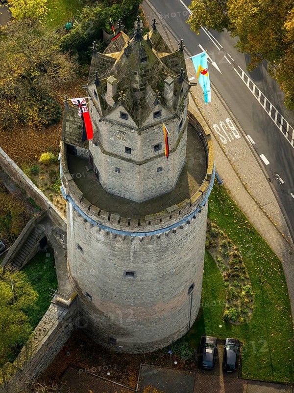 The Round Tower, landmark of Andernach, corner defence tower in the town wall, defence tower, Andernach, district of Mayen-Koblenz, Rhineland-Palatinate, Germany, Europe, aerial view, birds-eyes view, aerial photography, aerial photography, overview, bird's eye view