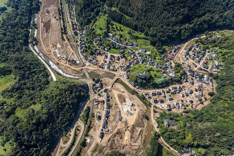 Aerial view, flooded area at the river Ahr with destroyed bridges and historical sight Burg Kreuzberg in the district Kreuzberg, Altenahr, Ahr valley, Rhineland-Palatinate, Germany, Ahr flood, castle, DE, Europe, flood disaster, flood disaster, hilltop castle, century flood, aerial view, aerial photography, aerial photography, overview, bird's-eye view, overview, flooding, flooding, flooded area