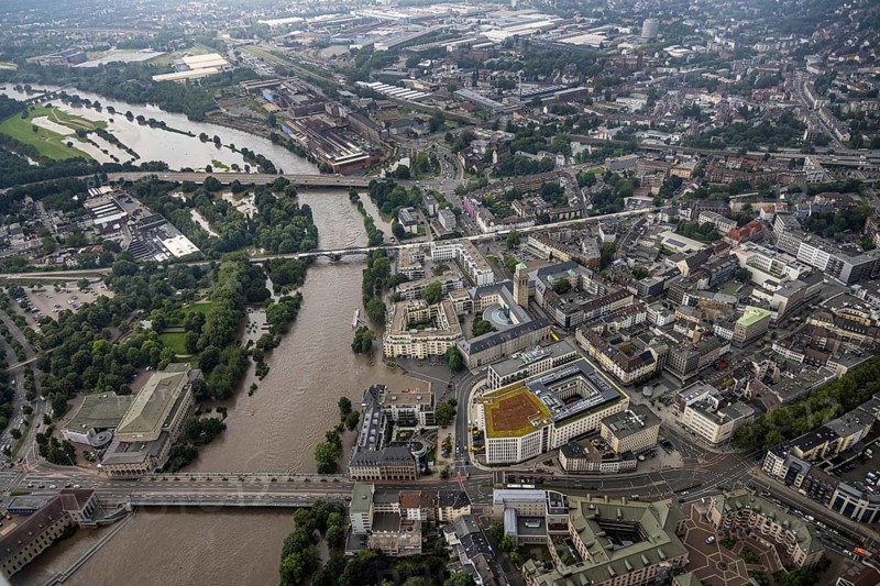 Aerial photo, Ruhr flood, flooding, Ruhrbania with flooding in the old town I, Mülheim an der Ruhr, Ruhr area, North Rhine-Westphalia, Germany, DE, Europe, birds-eyes view, aerial photo, aerial photography, aerial photography, overview, overview, bird's eye view, floods, floods of the century