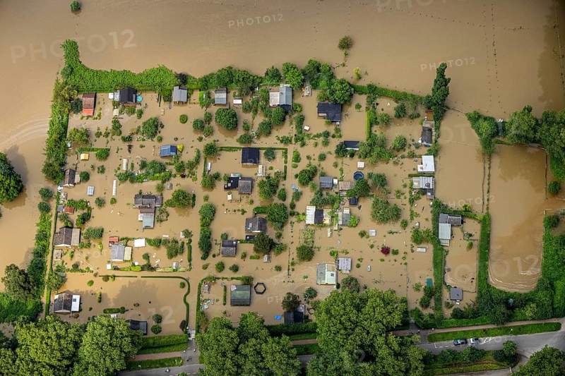 Aerial view, Ruhr flood, flooding, flooded allotment garden site at Holunderweg Mintarder Straße, Saarn, Mülheim an der Ruhr, Ruhr area, North Rhine-Westphalia, Germany, DE, Europe, birds-eyes view, aerial photograph, aerial photography, aerial photography, overview, bird's eye view, floods, floods of the century