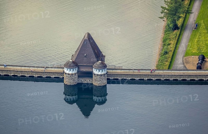 Aerial view, flood after heavy rainfall, Möhne dam with water level, Möhne dam wall, Günne, Lake Möhne, Sauerland, North Rhine-Westphalia, Germany, DE, Europe, birds-eyes view, aerial view, aerial photography, aerial photography, overview, bird's eye view, flood, Möhne river