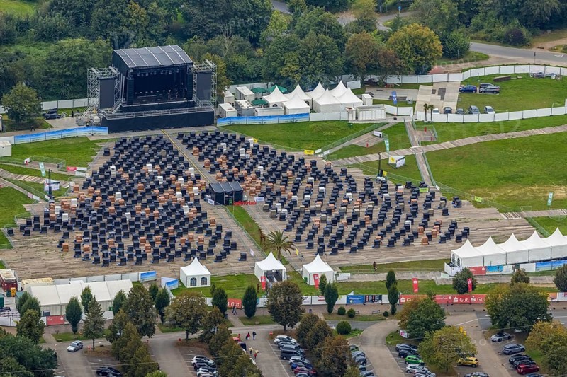 Aerial photo, tent festival at Lake Kemnader with corona-related beach chair edition 2021 in the Heven district of Witten, Ruhr area, North Rhine-Westphalia, Germany, distance rule, Corona crisis, Corona measures, Covid-19, DE, Europe, hygiene measures, culture, art, aerial photography, aerial photography, aerial photography, beach chairs, overview, events, venue, event location, bird's eye view, Witten, ZFR, birds-eyes view, cultural use, overview