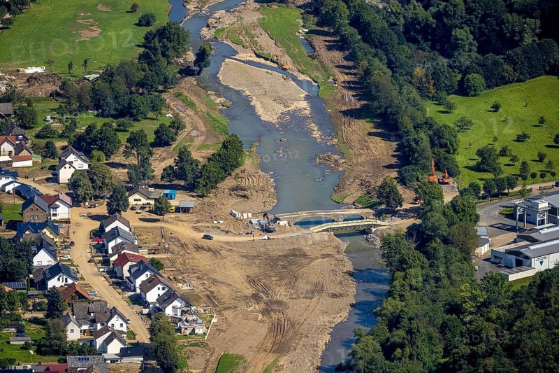Aerial view, flood area at the river Ahr with destroyed Josef Emmerich bridge and temporary bridge in the district of Liers in Hönningen, Ahr valley, Rhineland-Palatinate, Germany, Ahr flood, DE, Dümpelfeld, Europe, flood disaster, flood disaster, flood of the century, aerial photograph, aerial photography, aerial photography, overview, bird's-eye view, overview, flooding, flooding, flood area