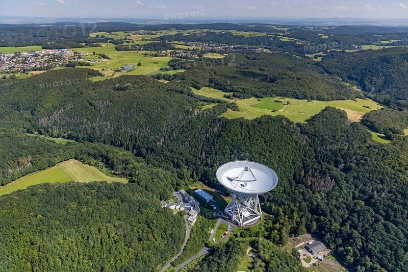 Aerial photograph, Effelsberg radio telescope in the Ahr Mountains in Holzem, Bad Münstereifel, Ahr flood, Ahr Valley, North Rhine-Westphalia, Germany, DE, Eifel part of the Ahr Mountains, Europe, large telescope, hilly landscape, cosmos observation, aerial photograph, aerial photography, aerial photography, Max Planck Institute for Radio Astronomy, radio astronomy, radio telescope, overview, bird's-eye view, forest area, space research, birds-eyes view, overview